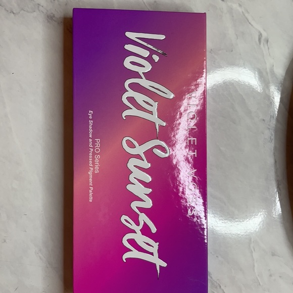 Eye Shadow Palette - Picture 2 of 2